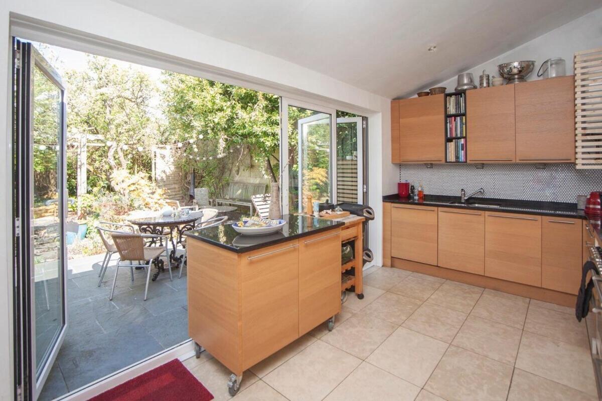 ※ Relaxing Home- Parking & Gorgeous Gardens Bath Eksteriør billede